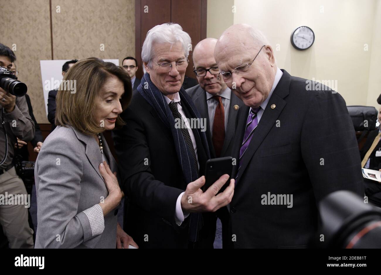 Da sinistra a destra: Il Presidente della Casa Nancy Pelosi (D-Calif.), il Presidente delle TIC Richard Gere, il congressista Jim McGovern (D-Messa) e il senatore Patrick Leahy (R) partecipano a un evento a Capitol Hill , 12 marzo 2019 a Washington, D.C. onorando la memoria di Lodi Gyari, inviato speciale in pensione di sua Santità il Dalai lama, Alto funzionario dell'Amministrazione Centrale Tibetana e presidente esecutivo della Campagna Internazionale per il Tibet (ICT), scomparso il 29 ottobre 2018.Foto di Olivier Douliery/ABACAPRESS.COM Foto Stock