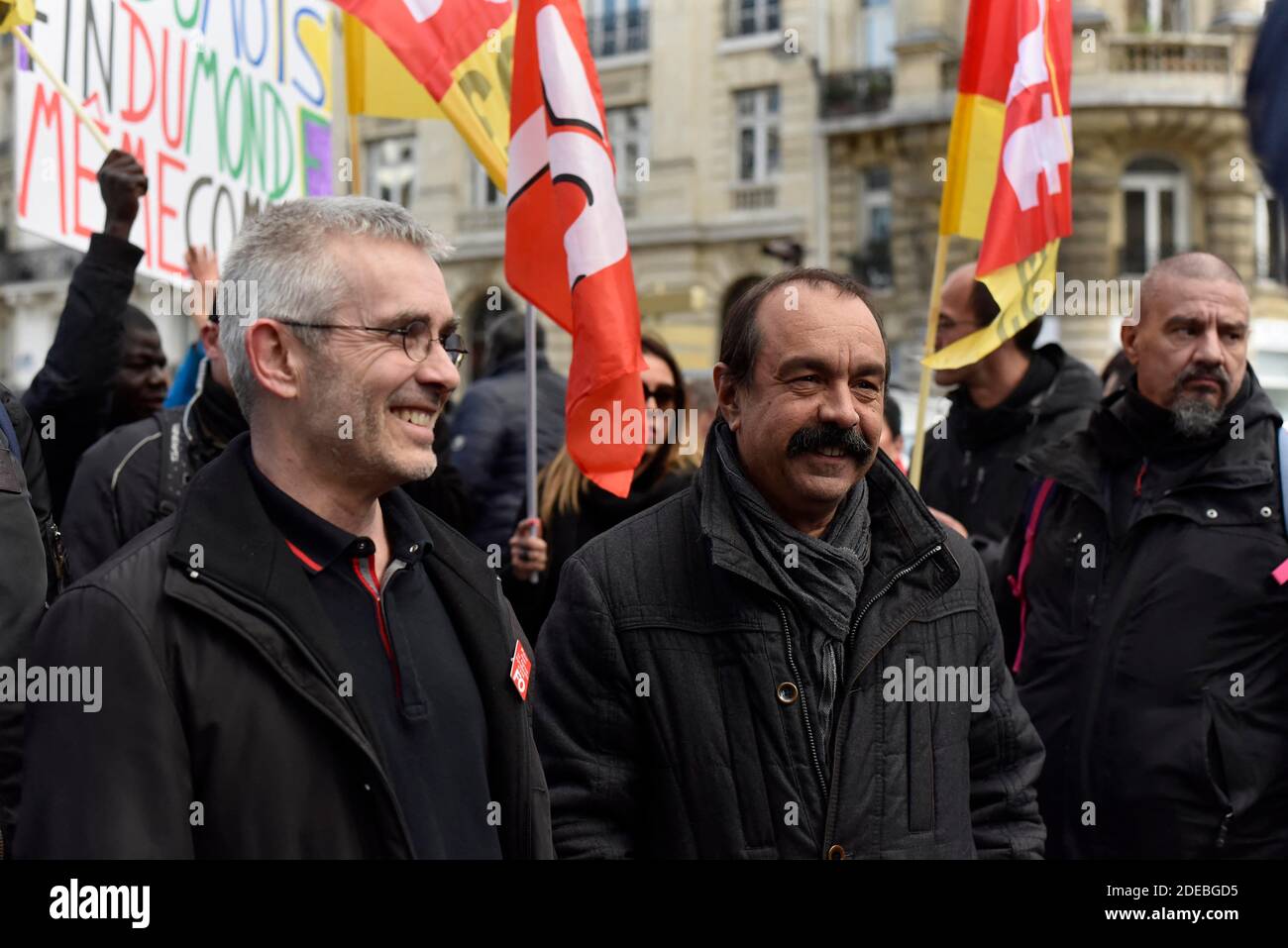 Il 19 marzo, il Segretario generale della Confederazione generale del lavoro (CGT) Philippe Martinez (C) e il Segretario generale della forza dell'Unione francese Ouvriere (FO) Yves Veyrier (R) prendono parte a un "giorno degli scioperi" chiamato dai sindacati dei lavoratori francesi a chiedere più potere d'acquisto e a difendere i servizi pubblici; 2019 a Parigi, Francia. Foto di Patrice Pierrot/Avenir Pictures/ABACAPRESS.COM Foto Stock