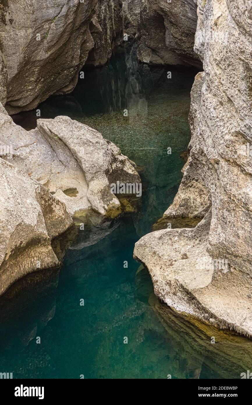 Incredibile paesaggio fluviale e canyon dal canyon di Koprulu a Manavgat, Antalya, Turchia. Rafting turismo. Koprucay Foto Stock