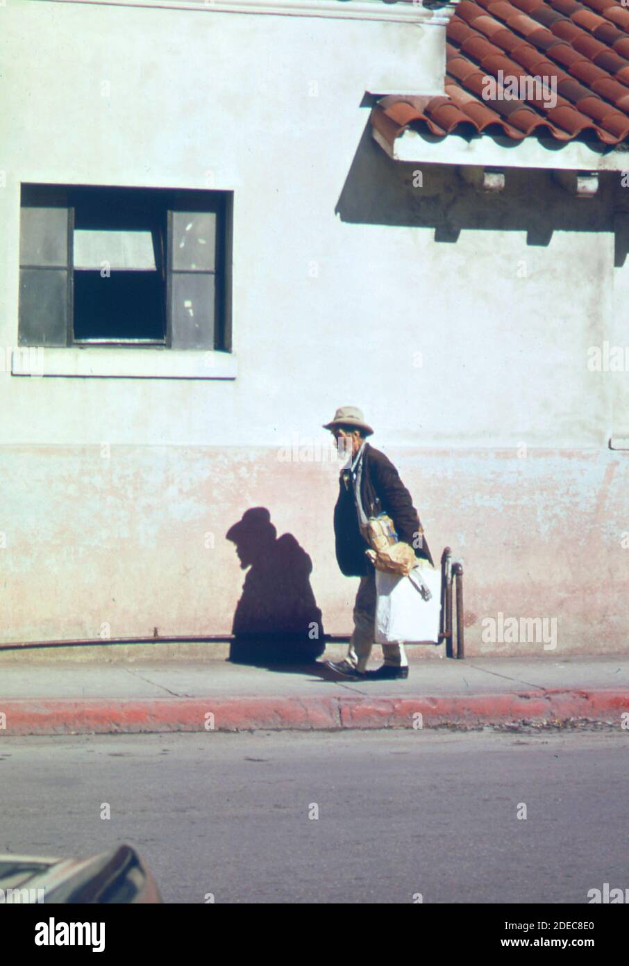 1970 Foto (1972) - nella vecchia sezione del mercato messicano appena ad ovest del centro di San Antonio. E' stato abbandonato un progetto di demolizione della zona e di sostituzione con strutture moderne. Il piano ora è quello di aggiornare e rivitalizzare la sezione senza distruggere il suo carattere storico Foto Stock