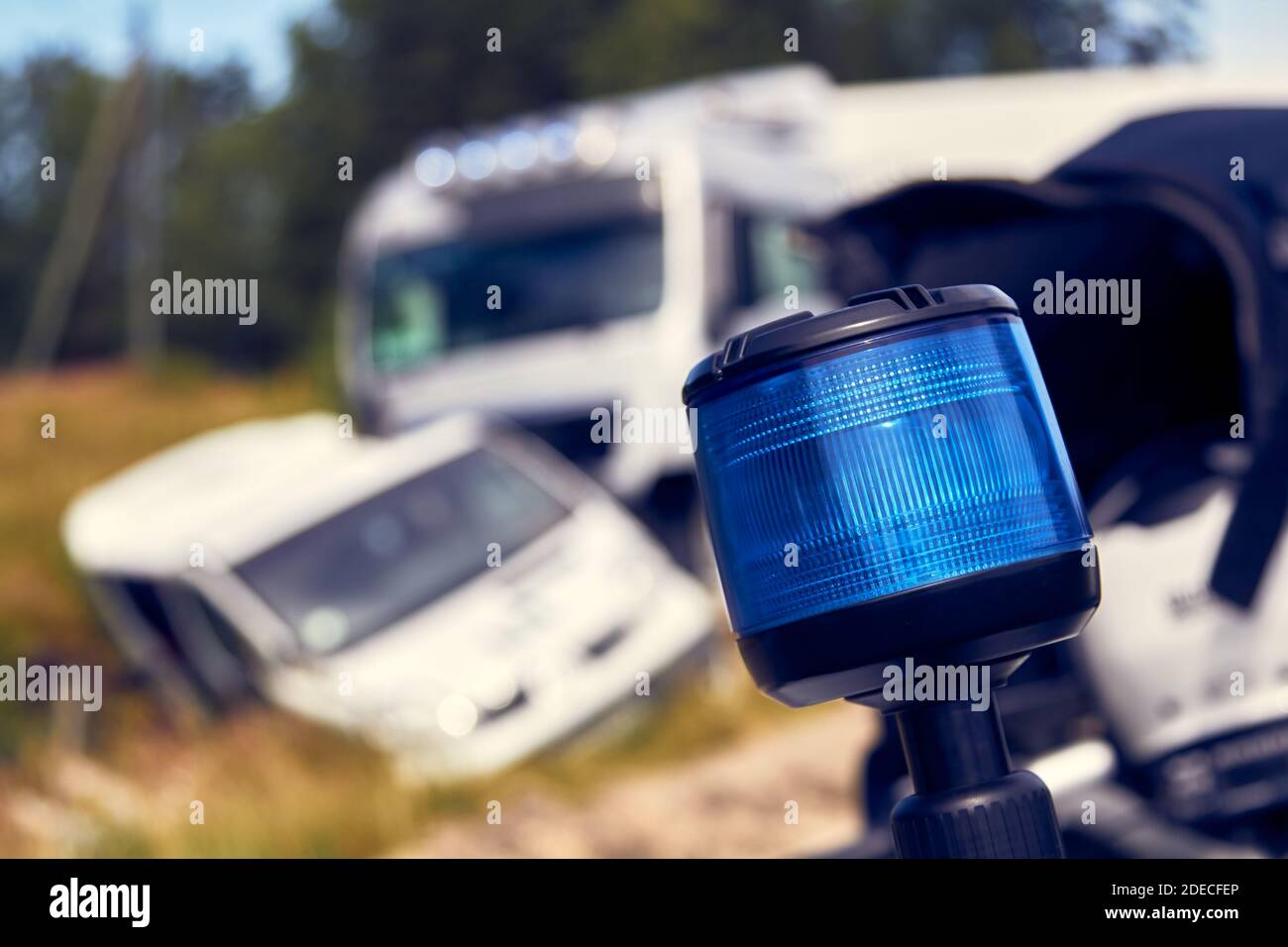 Polizia moto luci blu su un luogo di incidente auto Foto Stock