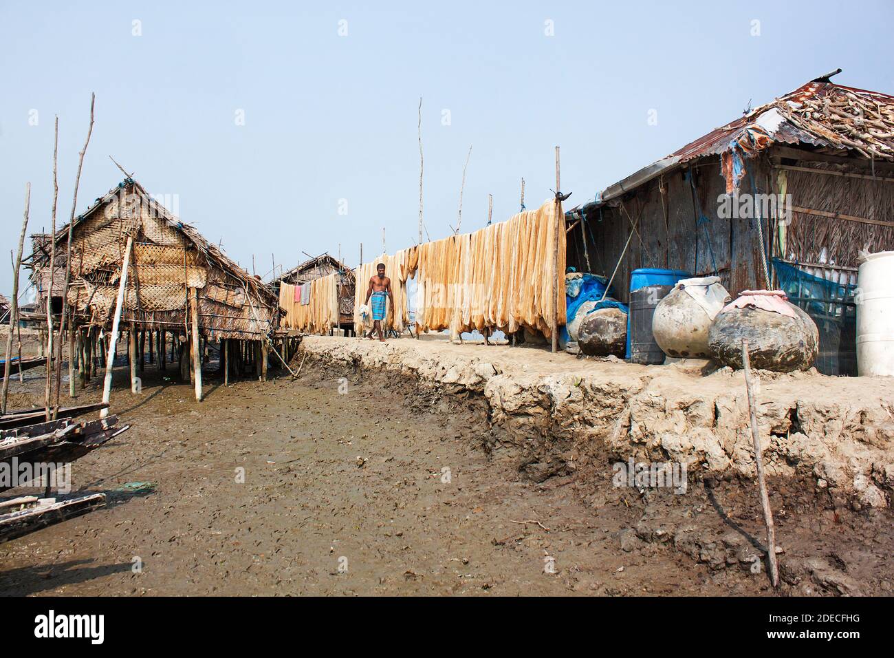 Pesca del pescatore sul fiume Sipsha.Khulna Foto Stock