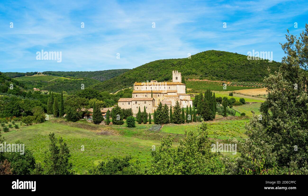 Castelnuovo dell'Abbate, Italia, Municipaliry di Montalcino, vista sull'abbazia di Sant'Antimo (XII secolo) Foto Stock