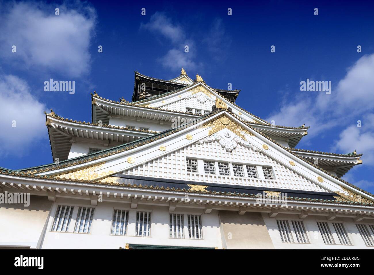 Il Castello di Osaka, in Giappone. Punto di riferimento di Architettura - Castello giapponese. Foto Stock