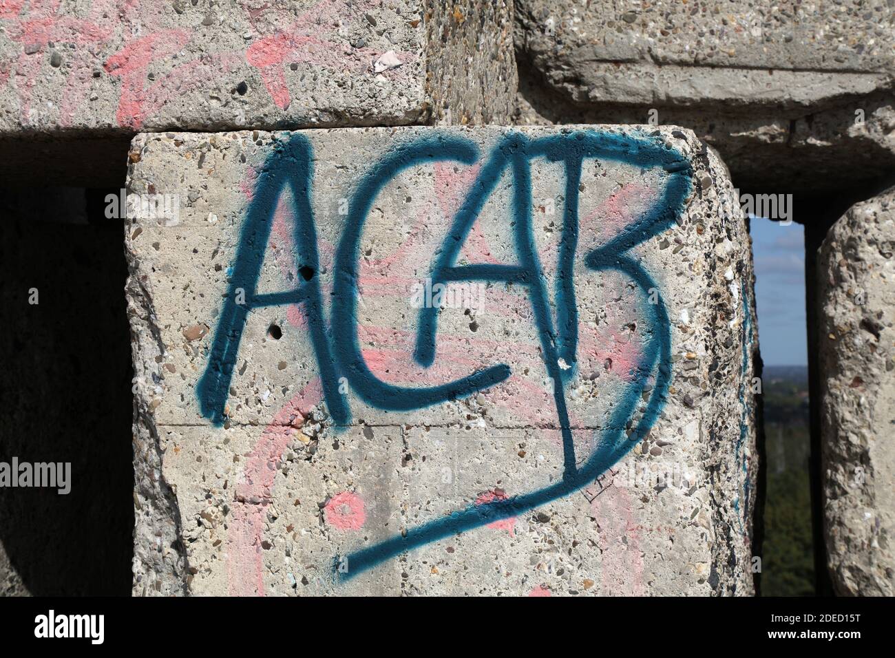 GELSENKIRCHEN, GERMANIA - 17 SETTEMBRE 2020: ACAB graffiti a Gelsenkirchen, Germania. ACAB è l'acronimo di Disobbedienza civile slogan politico: Tutti Foto Stock