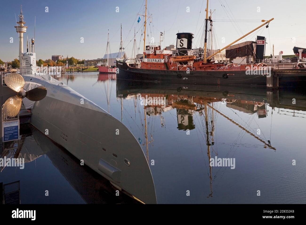 Porto del museo con il sottomarino Wilhelm Bauer, Museo Marittimo Tedesco, Germania, Brema, Bremerhaven Foto Stock