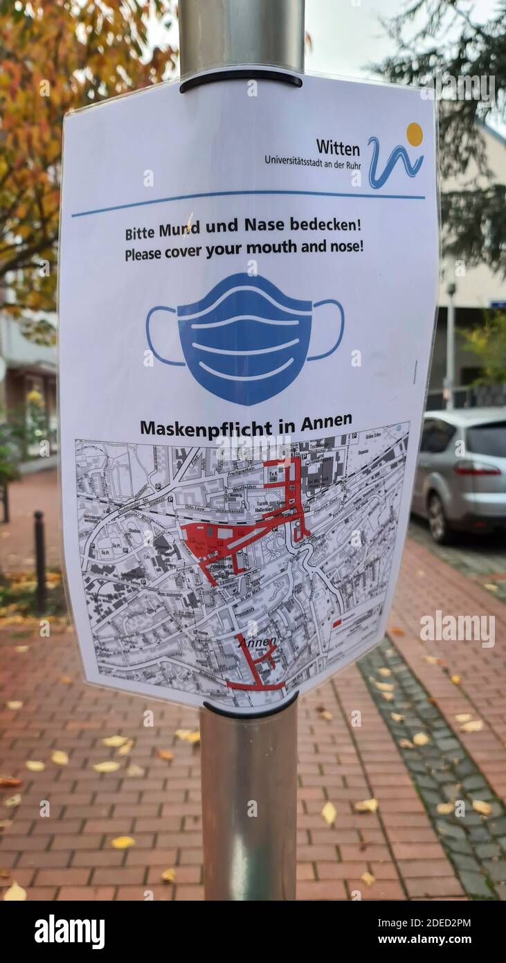 Segno con obbligo di indossare maschere nel centro della città di Witten-Annen, Germania, Nord Reno-Westfalia, Ruhr Area, Witten Foto Stock