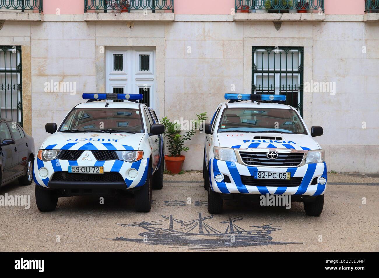 Lisbona, Portogallo - 4 giugno 2018: Mitsubishi L200 e Toyota Hilux del Portogallo la polizia. Il nome completo del portoghese è forza di Pubblica Sicurezza Polizia ( Foto Stock