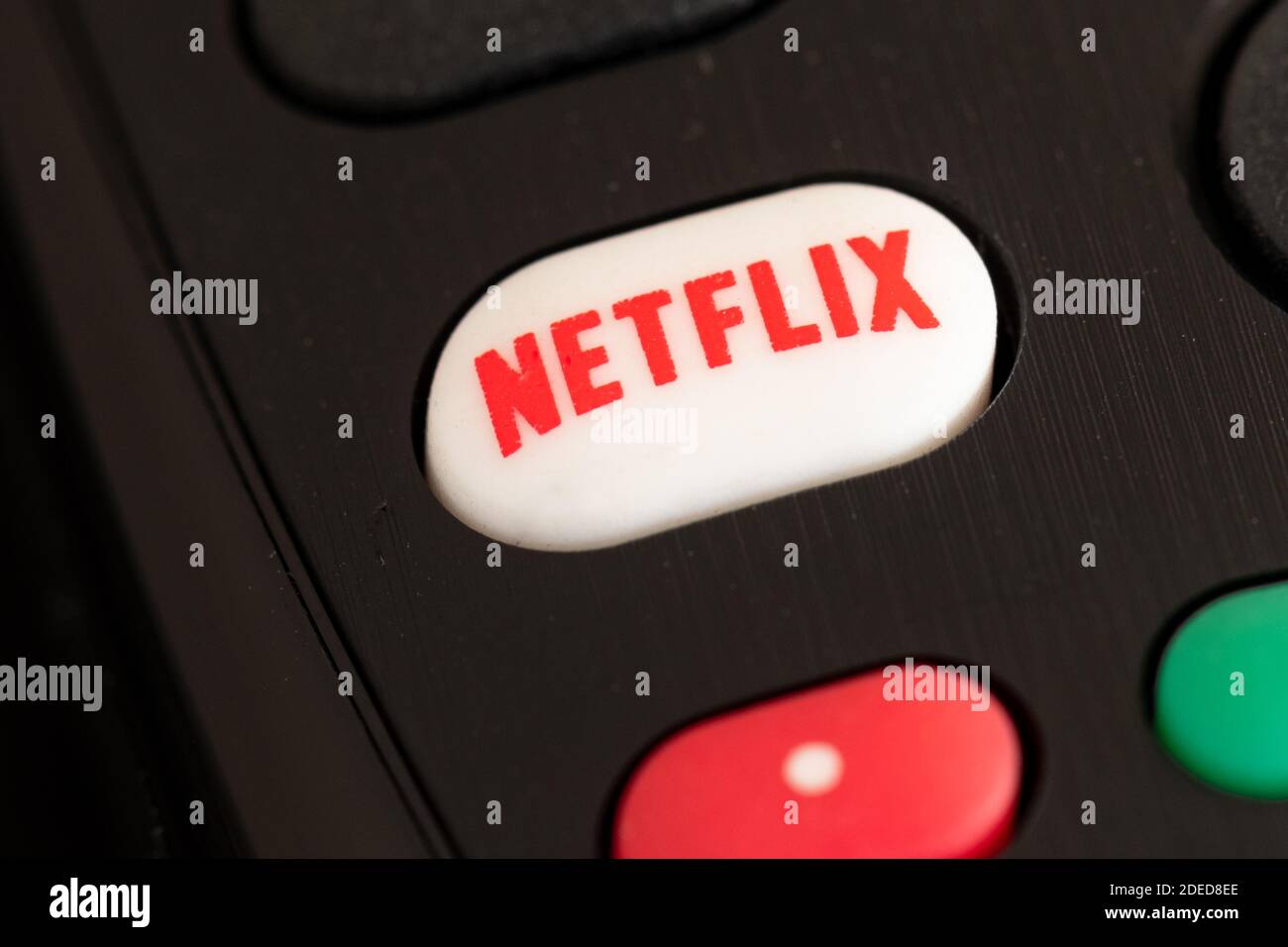 Tasto Netflix sul telecomando del televisore Foto stock - Alamy