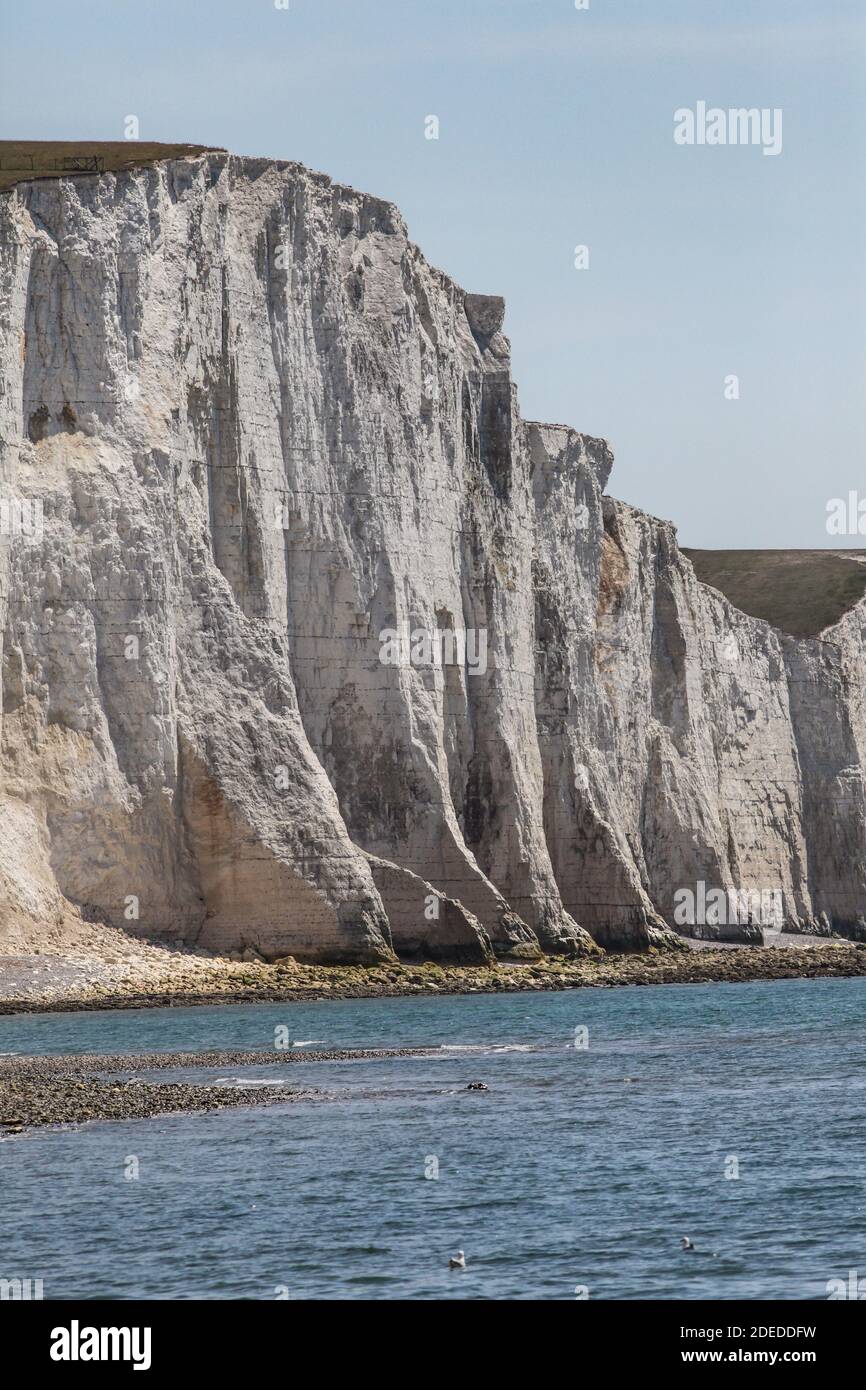 L'unico estuario del fiume non sviluppato del Sussex contiene i paesaggi più intriganti della costa meridionale, protetti dai sistemi NT, Country Park e SSSI. Foto Stock