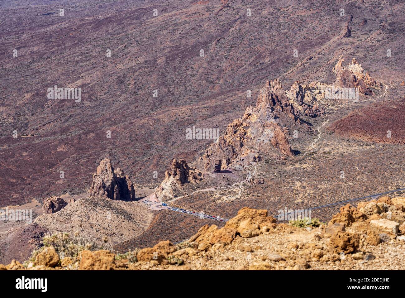 Suggestive formazioni rocciose nel paesaggio vulcanico della caldera nel Parco Nazionale Las Canadas del Teide, Tenerife, Isole Canarie, Spagna Foto Stock