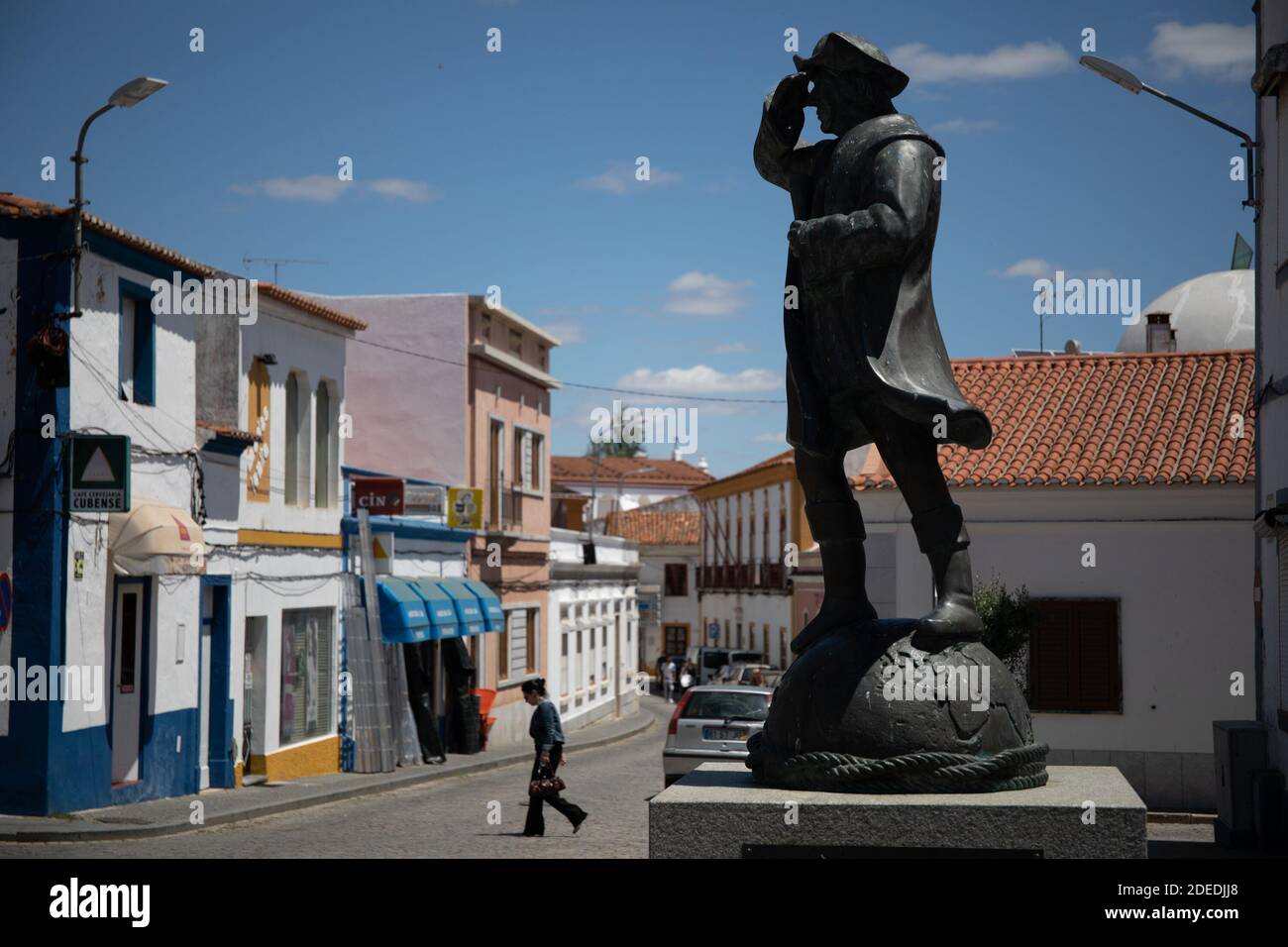 Statua di Cristóvão Colon - Cristoforo Colombo - nella città di Cuba, nell'Alentejo, Portogallo. Foto Stock