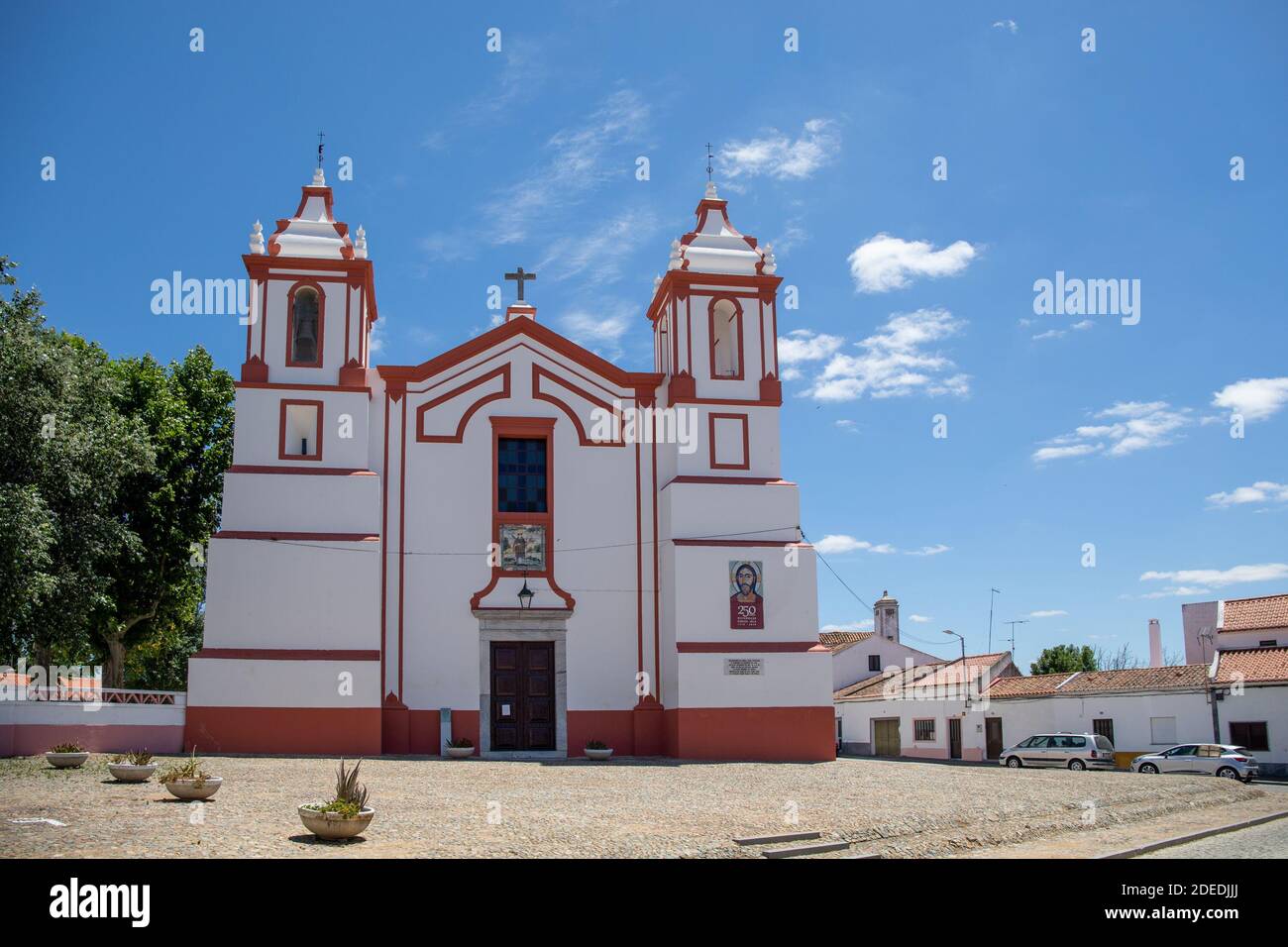 Chiesa di São Vicente nella città di Cuba, in Alentejo, Portogallo. Foto Stock