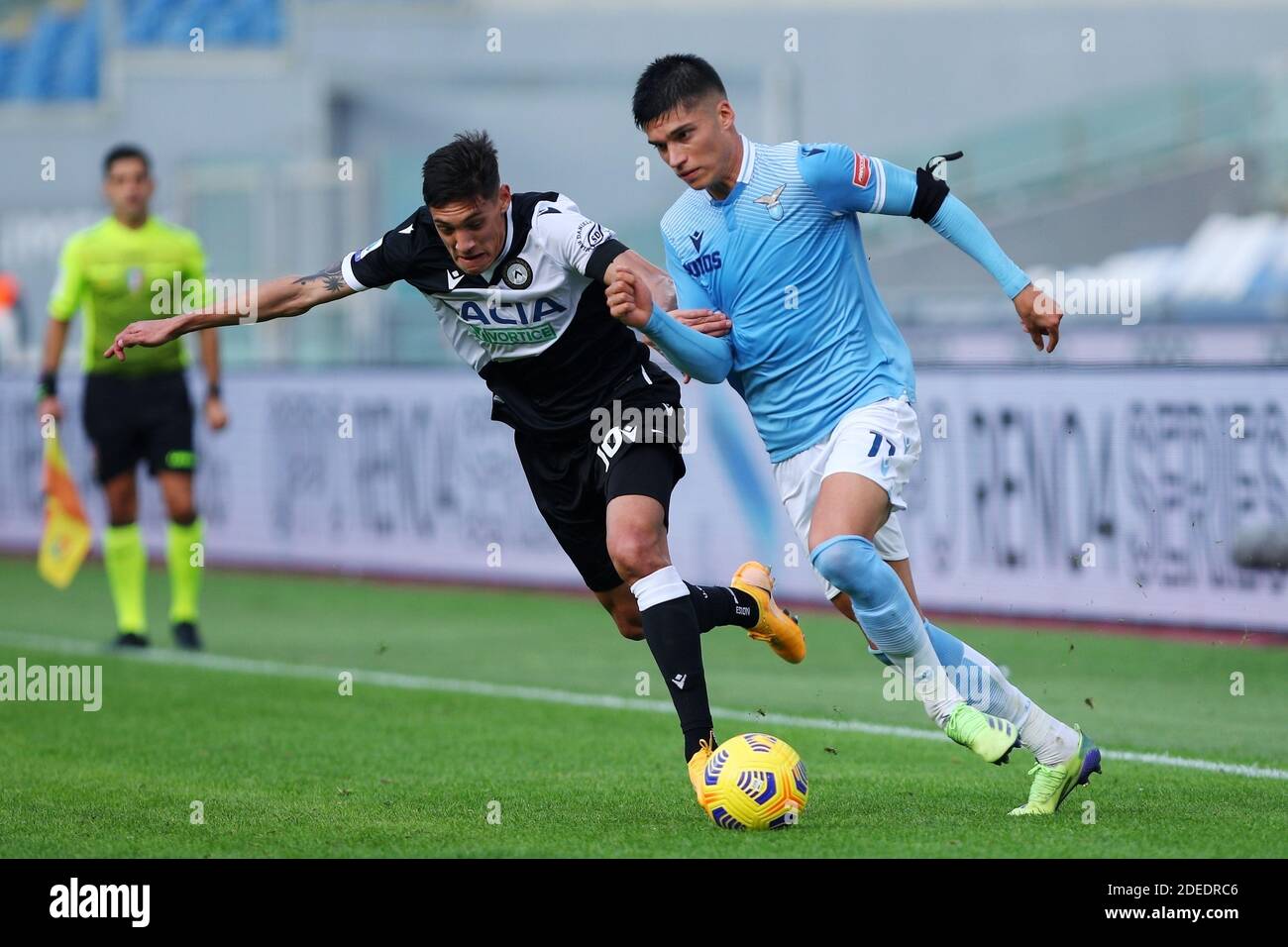 Joaquin Correa del Lazio (R) vies per la palla con Nahuel Molina di Udinese (L) durante il campionato italiano Serie A foo/LM Foto Stock