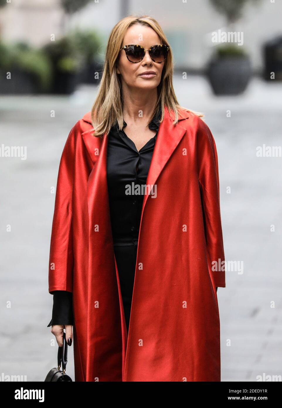 Londra, Regno Unito. 30 novembre 2020. Amanda Holden ha visto uscire dai Global radio Studios di Londra. Credit: SOPA Images Limited/Alamy Live News Foto Stock