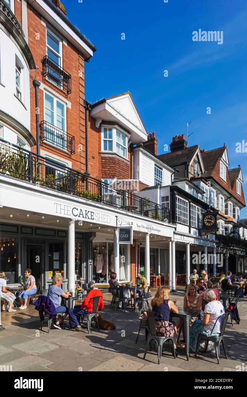 Inghilterra, Kent, Tunbridge Wells, The Pantiles Shopping Street Foto Stock