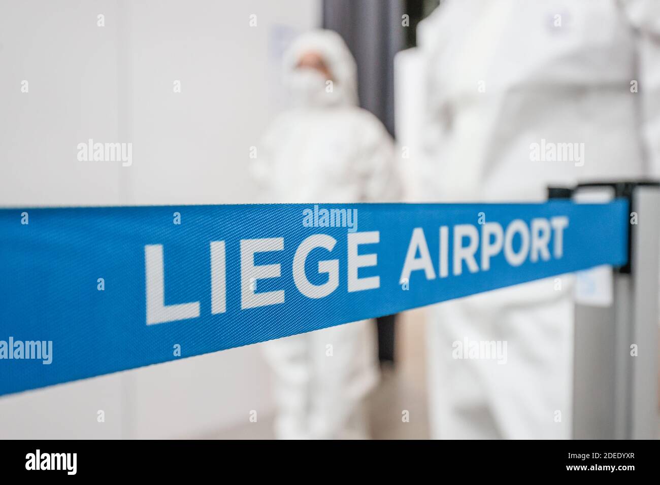 L'immagine mostra il primo villaggio di test della Vallonia, nell'aeroporto di Liegi, a testare il virus Covid-19, lunedì 30 novembre 2020 a Grace-Holl Foto Stock