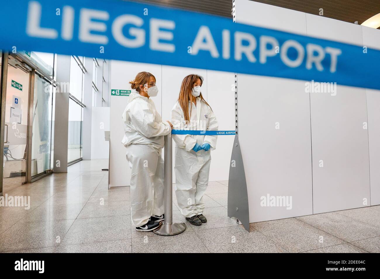 L'immagine mostra il primo villaggio di test della Vallonia, nell'aeroporto di Liegi, a testare il virus Covid-19, lunedì 30 novembre 2020 a Grace-Holl Foto Stock