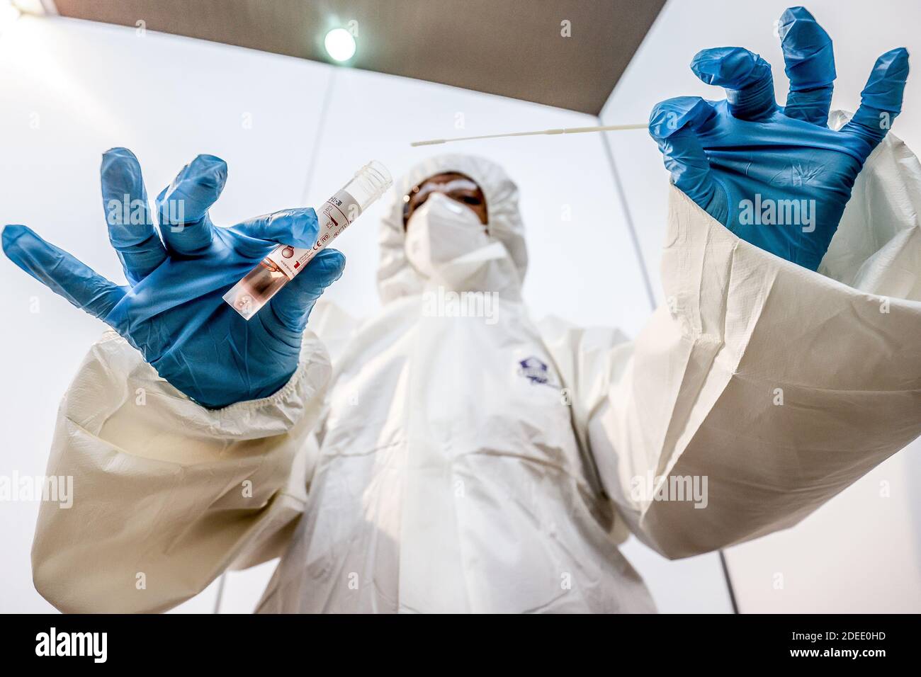 L'immagine mostra il primo villaggio di test della Vallonia, nell'aeroporto di Liegi, a testare il virus Covid-19, lunedì 30 novembre 2020 a Grace-Holl Foto Stock