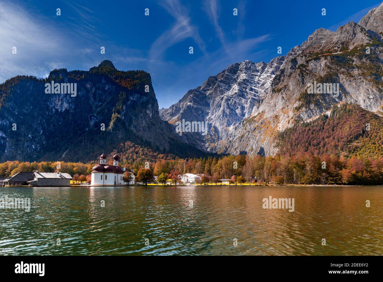 Bartholomä sulla penisola di Hirschau nella Königssee in Berchtesgadener Land, Baviera, Germania. Foto Stock