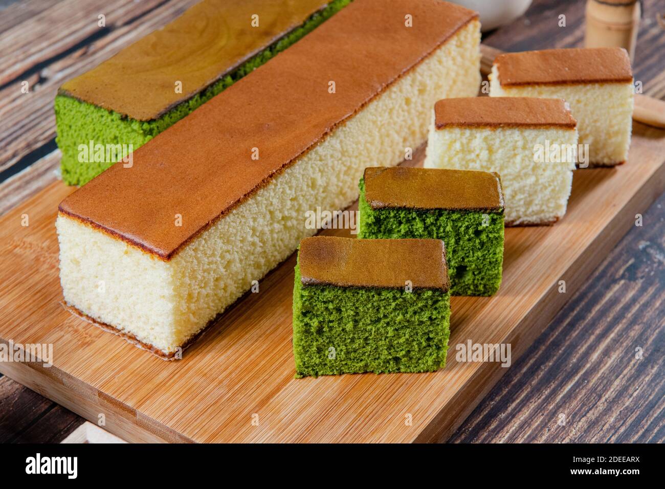 Pan di Spagna con matcha e miele, dolci giapponesi, torta di castella al  miele, (pan di Spagna giapponese Foto stock - Alamy