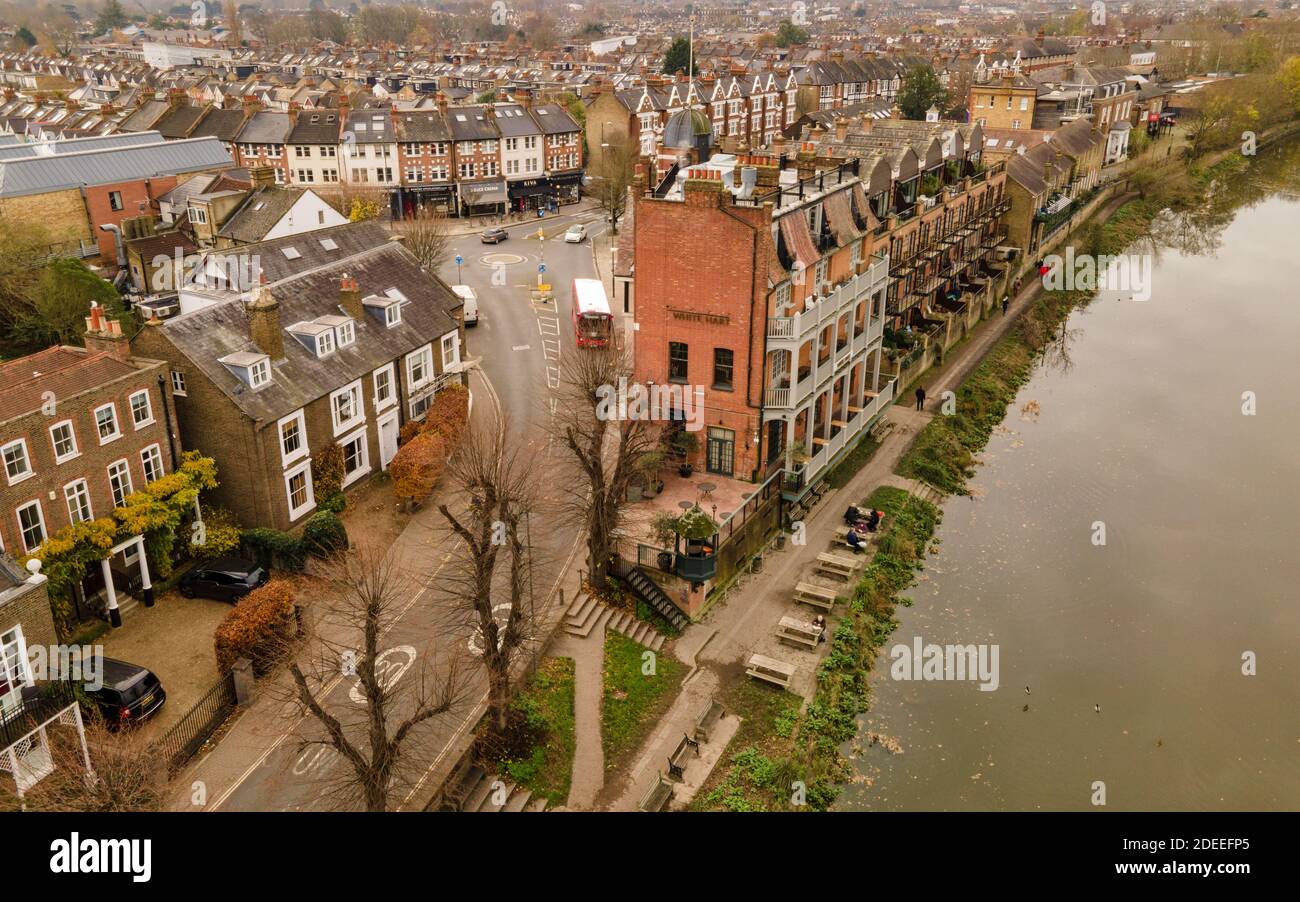 Londra - Vista aerea del Ponte di Barnes sul Tamigi Nel sud-ovest di Londra Foto Stock