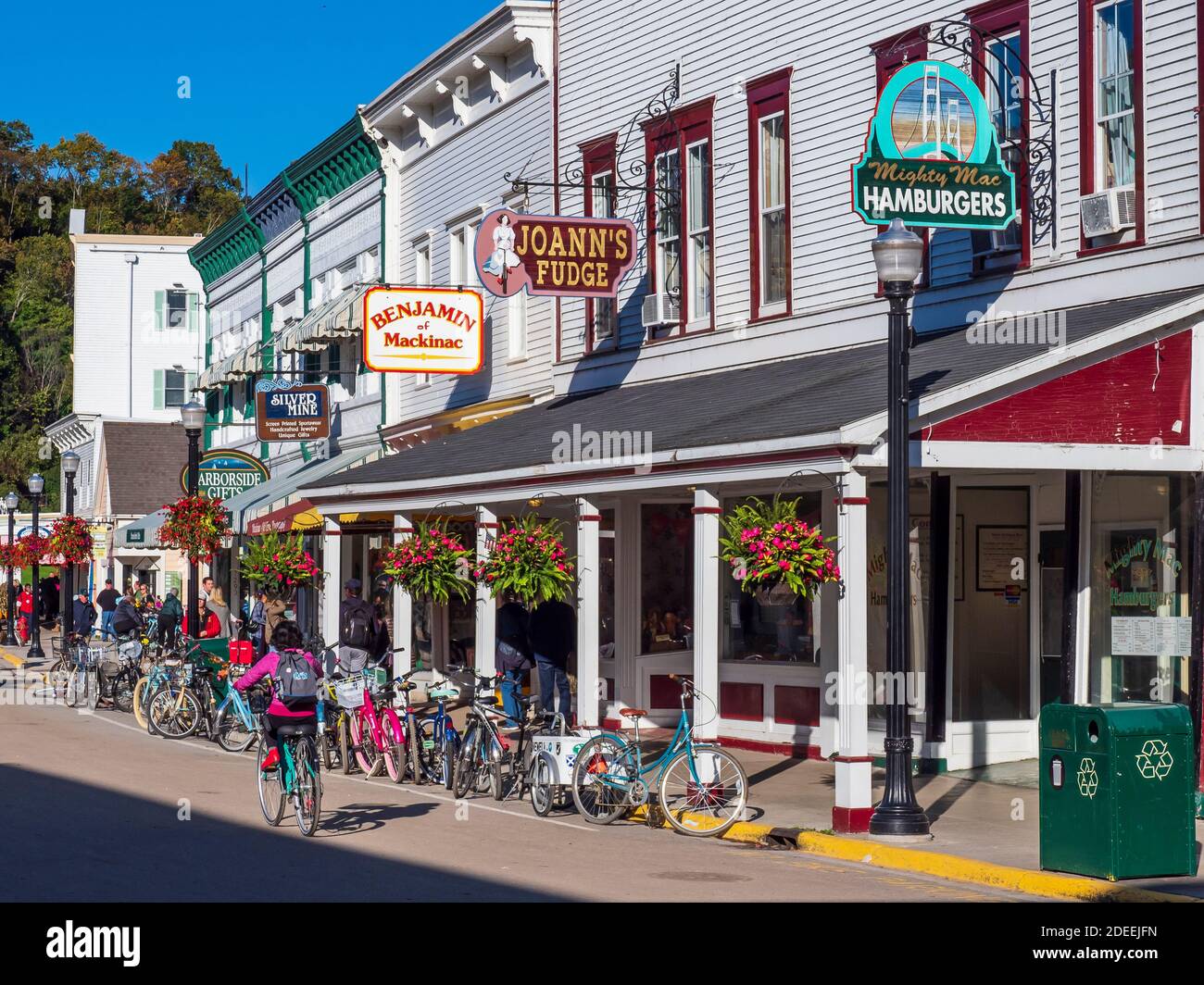 Negozi lungo Main Street, Mackinac Island, Michigan. Foto Stock