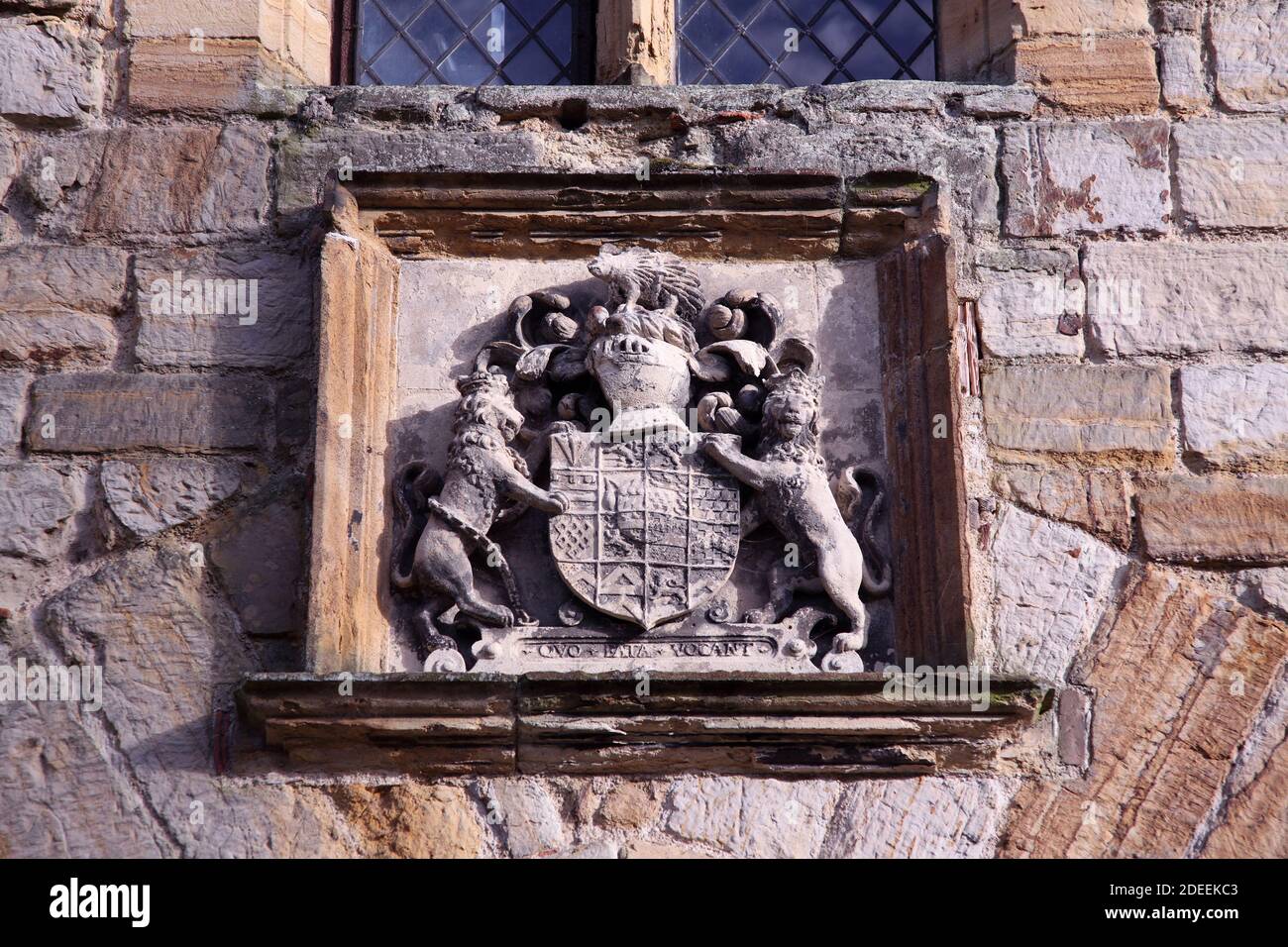 Stemma di pietra della famiglia Sidney sul Penshurst Place edificio storico tardo medievale del xiv secolo Foto Stock