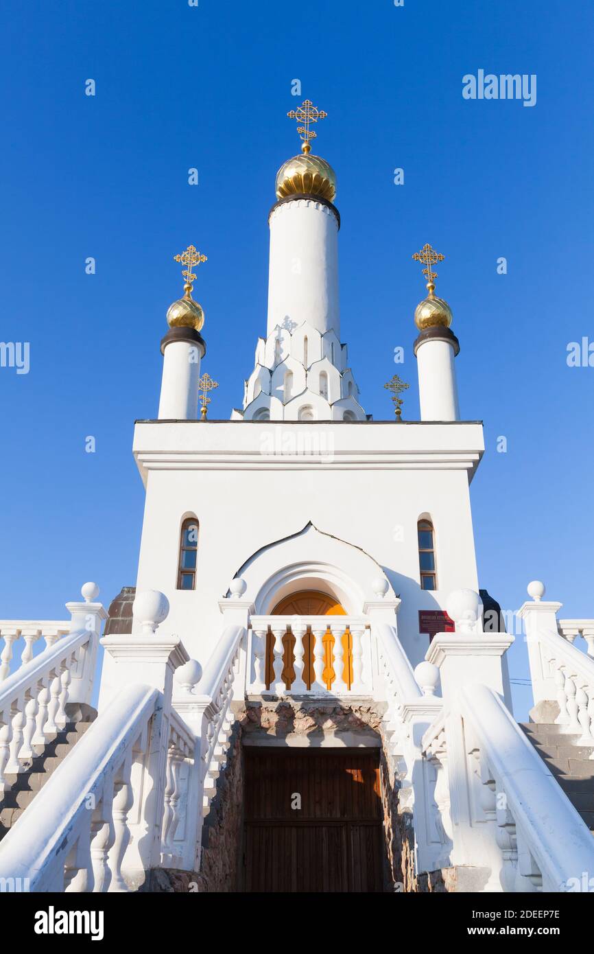 Sevastopol, Crimea - 7 agosto 2020: Chiesa di San Nicola il Wonderworker al sole giorno d'estate Foto Stock