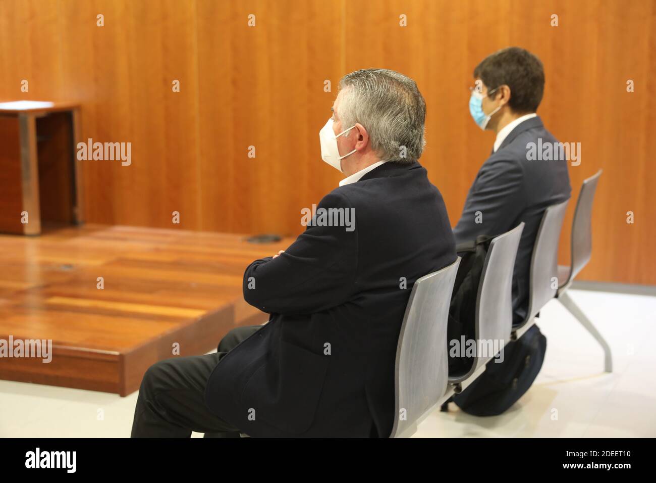 30 novembre 2020: 30 novembre 2020 (Malaga) Juan Antonio Roca si reca nuovamente ai tribunali, mentre il numero esatto di casi pendenti derivanti dalla corruzione urbana sulla Costa del Sol nel caso Malaya viene ignorato. Roca è apparso di persona alla Città di Giustizia, mentre MuÃ±oz ha testimoniato dalla videoconferenza a causa del suo stato di salute. Si tratta di una popolazione a rischio e preferisce evitare qualsiasi incidenza quando si esce per strada (immagine di credito: © Lorenzo CarneroZUMA Wire) Foto Stock