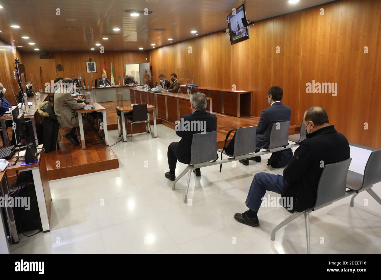 30 novembre 2020: 30 novembre 2020 (Malaga) Juan Antonio Roca si reca nuovamente ai tribunali, mentre il numero esatto di casi pendenti derivanti dalla corruzione urbana sulla Costa del Sol nel caso Malaya viene ignorato. Roca è apparso di persona alla Città di Giustizia, mentre MuÃ±oz ha testimoniato dalla videoconferenza a causa del suo stato di salute. Si tratta di una popolazione a rischio e preferisce evitare qualsiasi incidenza quando si esce per strada (immagine di credito: © Lorenzo CarneroZUMA Wire) Foto Stock