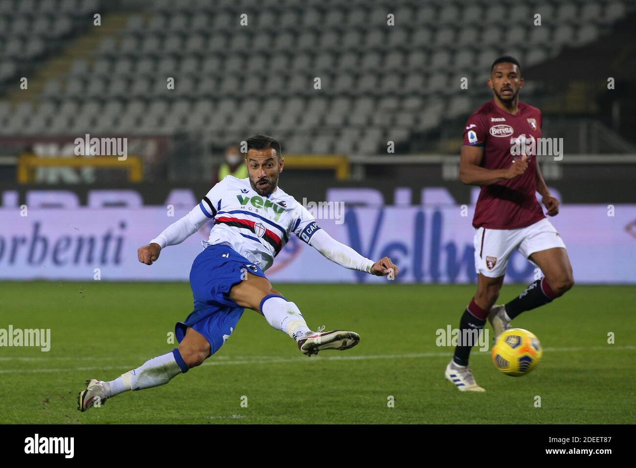 Olimpico Grande Torino Stadium, Torino, Italia, 30 Nov 2020, 27 Fabio Quagliarella (FC Sampdoria) segna il traguardo del 1-2 durante Torino FC vs UC Sampdoria, calcio italiano Serie A match - Foto Claudio Benedetto / LM Foto Stock