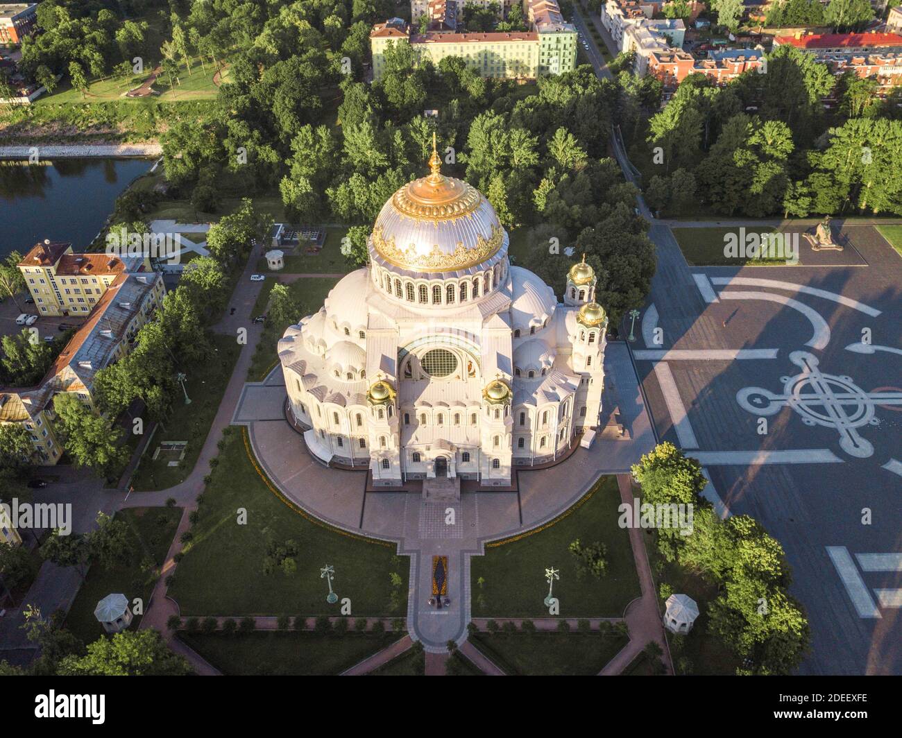 Kronstadt. Russia. Cattedrale Navale Nikolsky, vista dall'alto da un drone. Foto di alta qualità Foto Stock