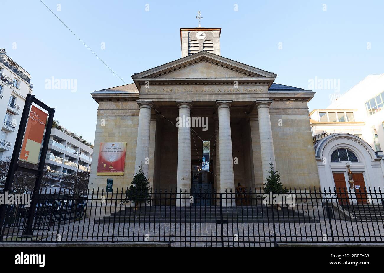 La Chiesa di Saint-Pierre du Gros-Caillou è una chiesa parrocchiale del quartiere Gros Caillou di Parigi, in Francia. Foto Stock