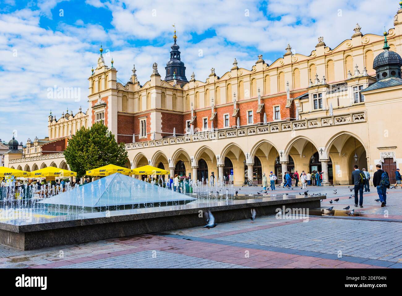 Kraków Cloth Hall. Piazza del mercato principale. Cracovia, Contea di Kraków, Malopolskie Voivodato, Polonia, Europa Foto Stock