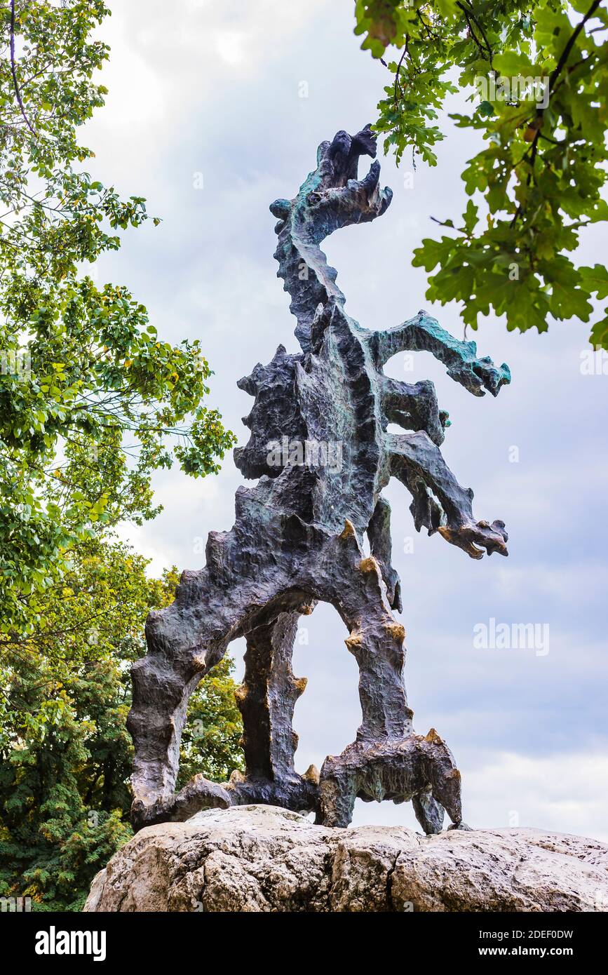 Statua Drago Bambino Con Libro E Farfalla - Scultura In Resina Grigia Per Decorazione Giardino E Casa (15x11,5x11 Cm)