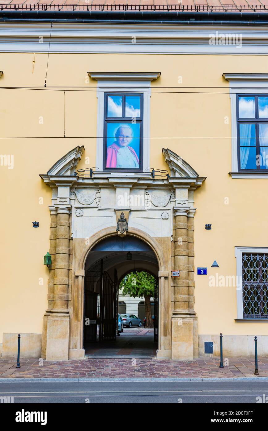 Il Palazzo Vescovile di Kraków è la sede della Curia metropolitana di Kraków, Polonia, e la residenza tradizionale dei vescovi di Kraków dalla fine del XIV secolo Foto Stock