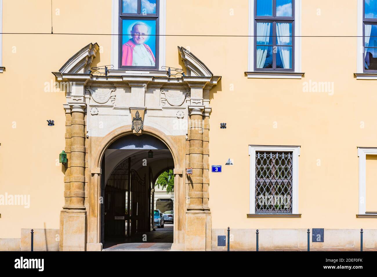 Il Palazzo Vescovile di Kraków è la sede della Curia metropolitana di Kraków, Polonia, e la residenza tradizionale dei vescovi di Kraków dalla fine del XIV secolo Foto Stock