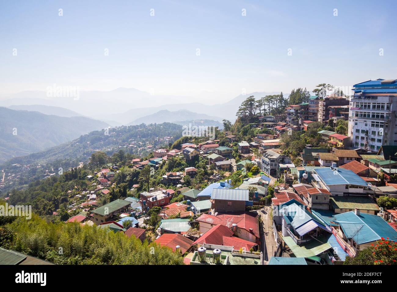 Case ed edifici nella città montana di Baguio, Filippine Foto Stock