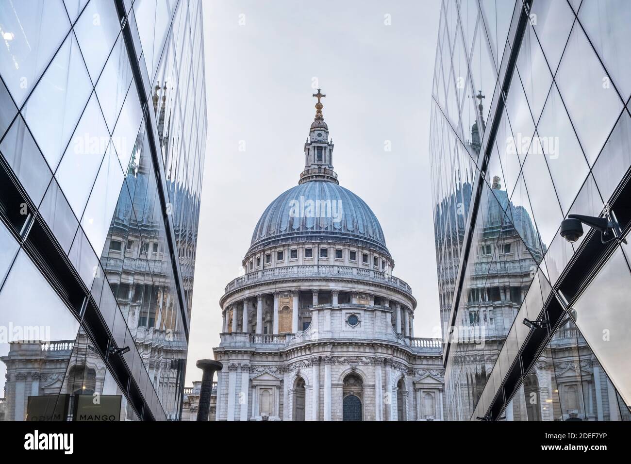 Cattedrale di St Paul vista da un centro commerciale New Change Foto Stock