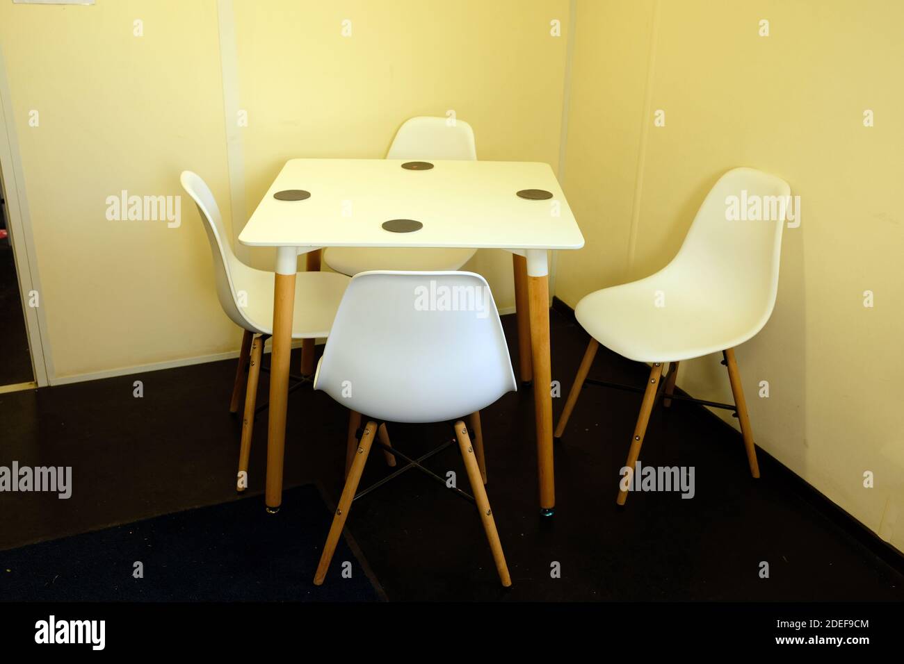 Settembre 2020 - angolo di una mensa / sala da tè del personale In un cantiere in Inghilterra Foto Stock
