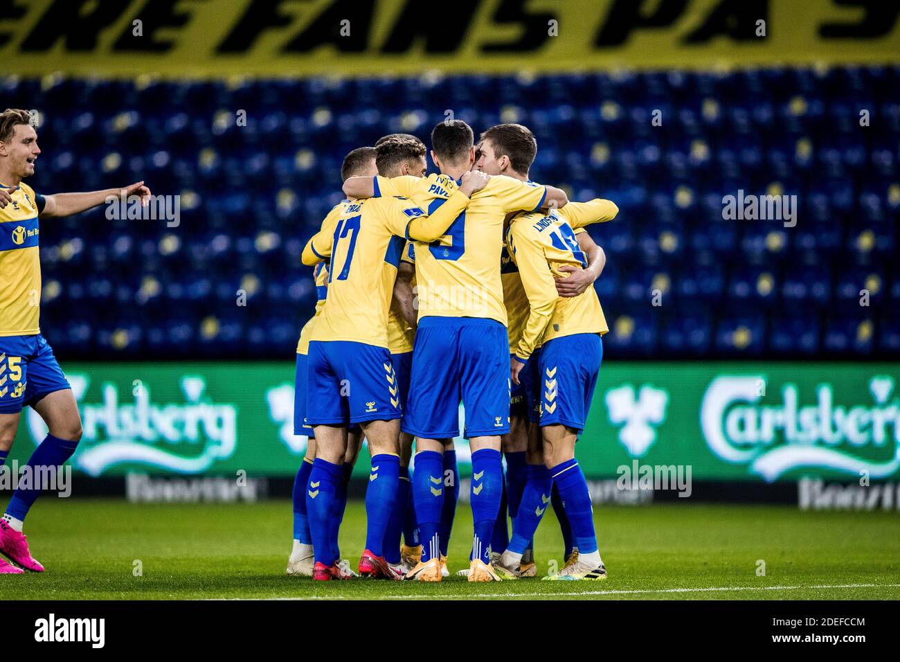 Brondby, Danimarca. 30 novembre 2020. Jesper Lindstrom (18) di Broendby IF segna per 1-0 durante la partita 3F Superliga tra Broendby IF e Lyngby Boldklub al Brondby Stadium. (Photo Credit: Gonzales Photo/Alamy Live News Foto Stock