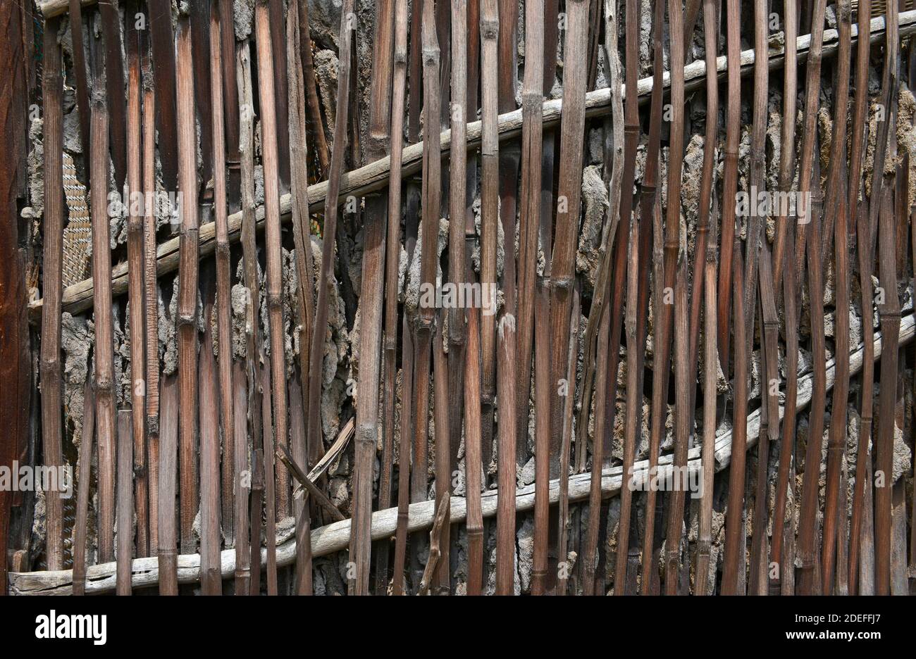 Strutture murari in legno con i lath di bambù e il fango di adobe e gesso di argilla a Qingyan antica città, vicino Guiyang, provincia di Guizhou, Cina Foto Stock