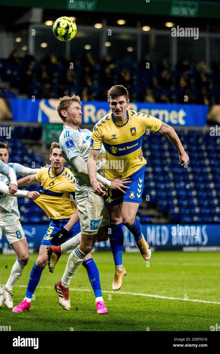 Brondby, Danimarca. 30 novembre 2020. Mikael Uhre (11) di Broendby IF e Christian Jakobsen (16) di Lyngby visto durante la partita 3F Superliga tra Broendby IF e Lyngby Boldklub al Brondby Stadium. (Photo Credit: Gonzales Photo/Alamy Live News Foto Stock