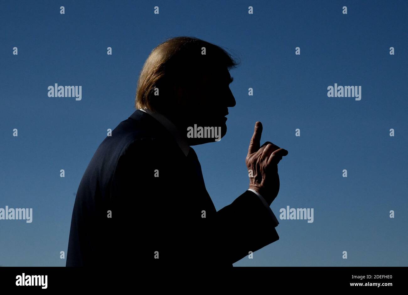 Il presidente DEGLI STATI UNITI Donald Trump risponde alle domande dei giornalisti prima di lasciare la Casa Bianca a Washington, DC, il 10 aprile 2019. Foto di Olivier Douliery/ABACAPRESS.COM Foto Stock