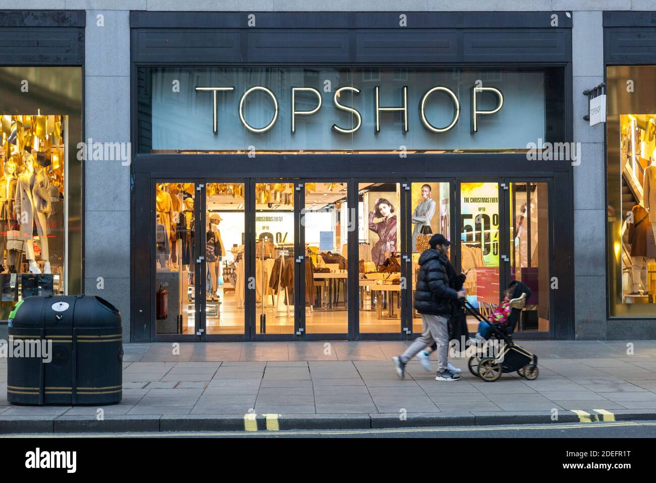 Il Gruppo Arcadia, che comprende marchi come Topshop, Topman, Miss Selfriges, Burtons e Debenhams, è entrato in amministrazione il 30 novembre 2020 Foto Stock