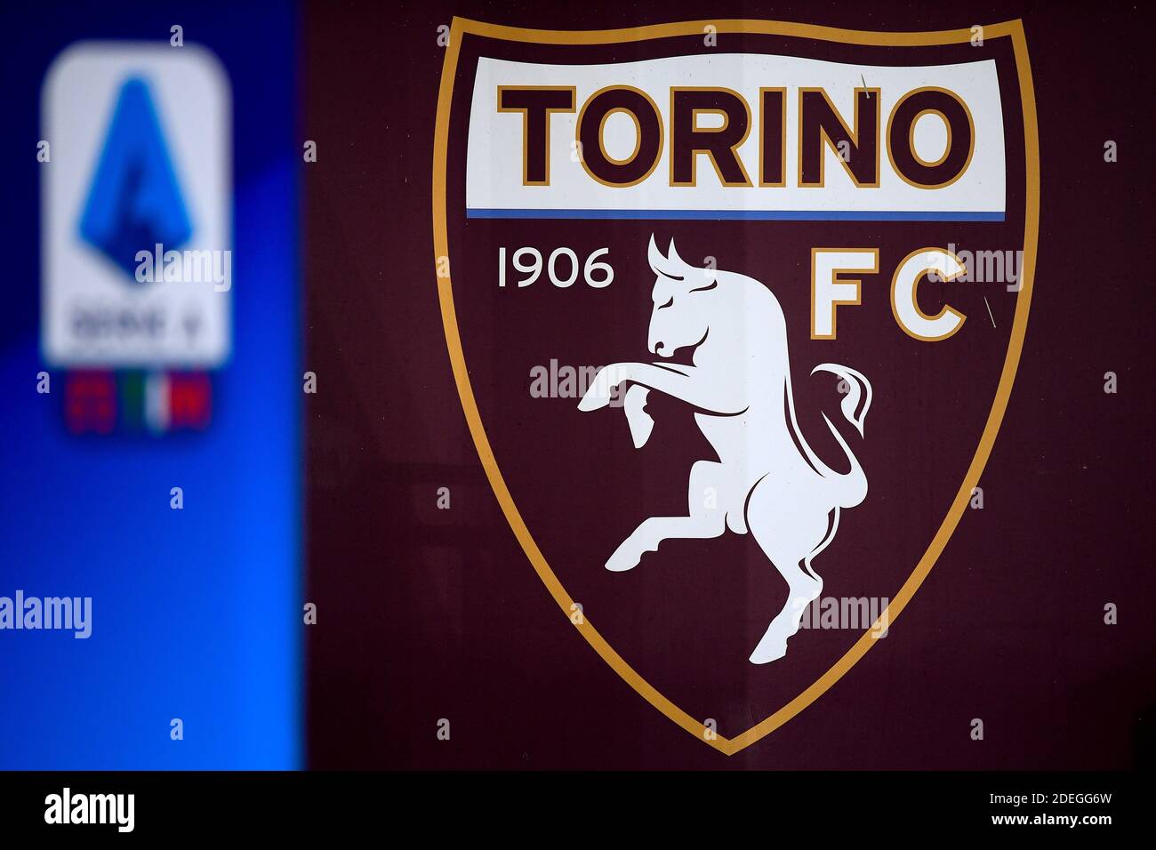 Torino, Italia - 30 novembre 2020: I loghi Serie A e Torino FC sono visti prima della partita di calcio Serie A tra Torino FC e UC Sampdoria. La partita terminò il cravatta del 2-2. Credit: Nicolò campo/Alamy Live News Foto Stock