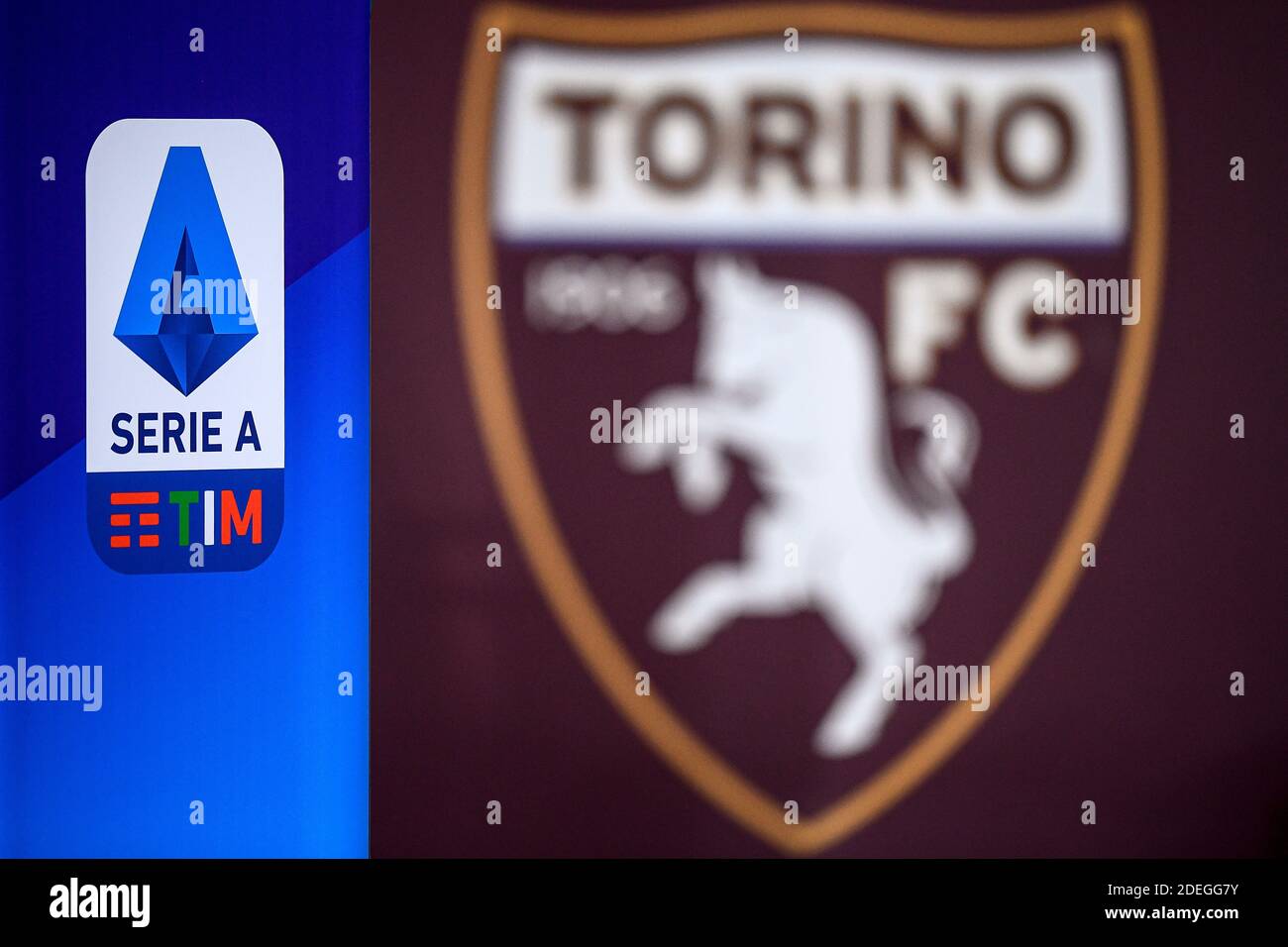 Torino, Italia - 30 novembre 2020: I loghi Serie A e Torino FC sono visti prima della partita di calcio Serie A tra Torino FC e UC Sampdoria. La partita terminò il cravatta del 2-2. Credit: Nicolò campo/Alamy Live News Foto Stock