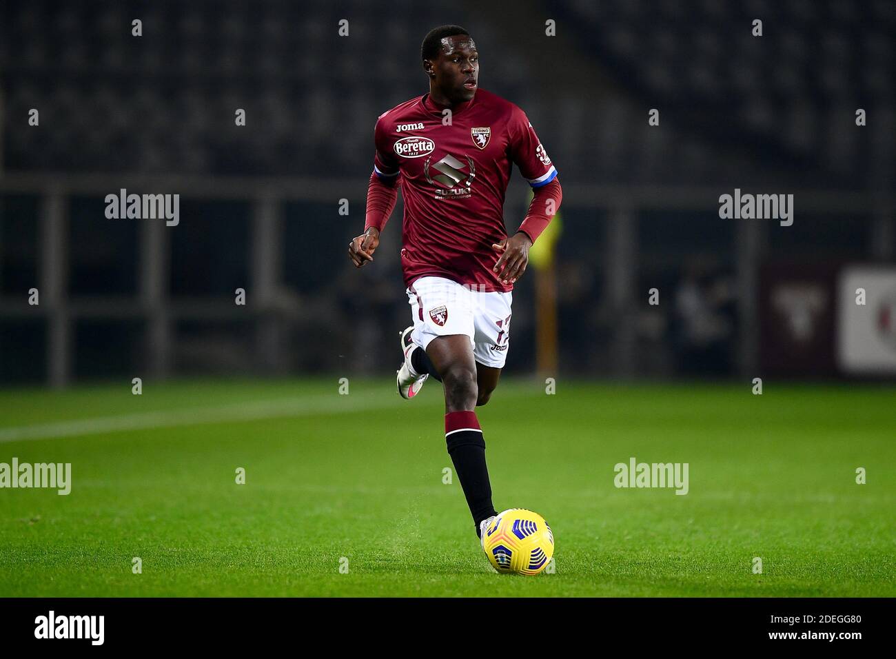 Torino, Italia - 30 novembre 2020: Wilfried Siro del Torino FC in azione durante la Serie UNA partita di calcio tra Torino FC e UC Sampdoria. La partita terminò il cravatta del 2-2. Credit: Nicolò campo/Alamy Live News Foto Stock