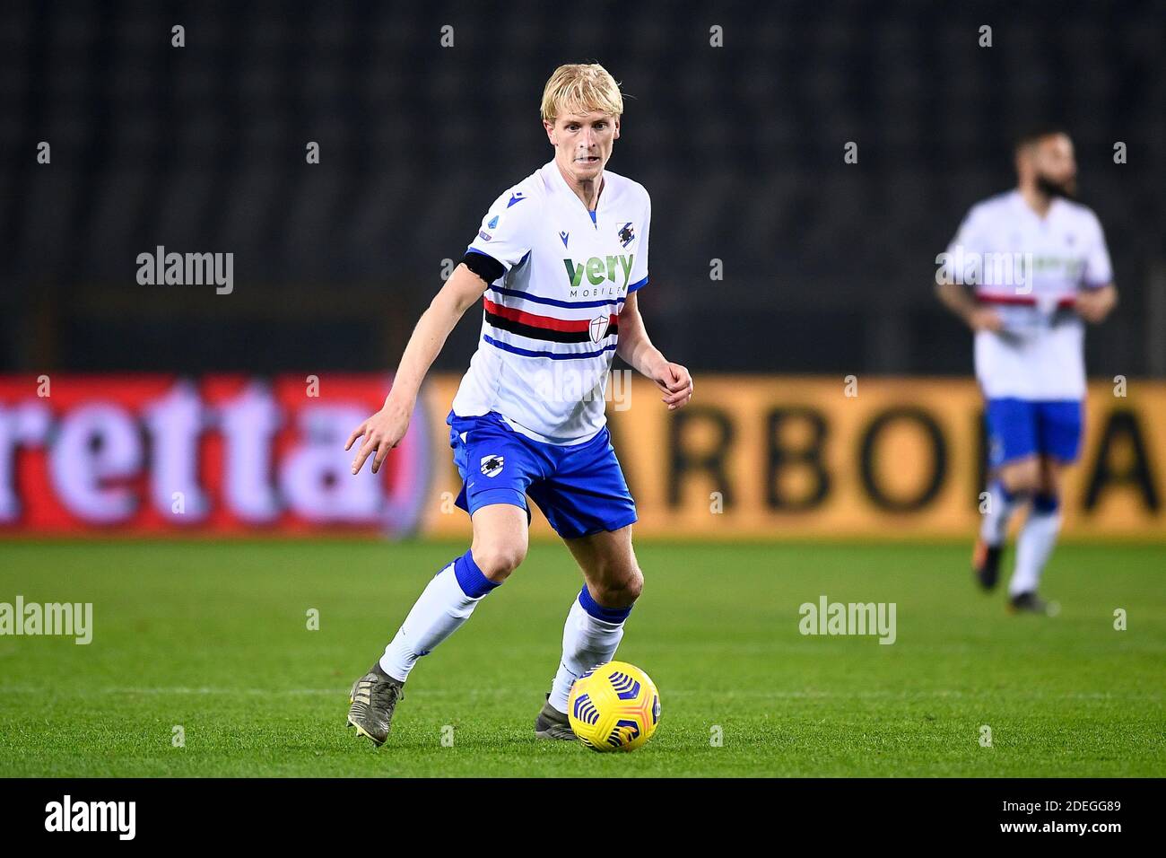 Torino, Italia - 30 novembre 2020: Morten Thorsby della UC Sampdoria in azione durante la Serie A Football Match tra Torino FC e UC Sampdoria. La partita terminò il cravatta del 2-2. Credit: Nicolò campo/Alamy Live News Foto Stock